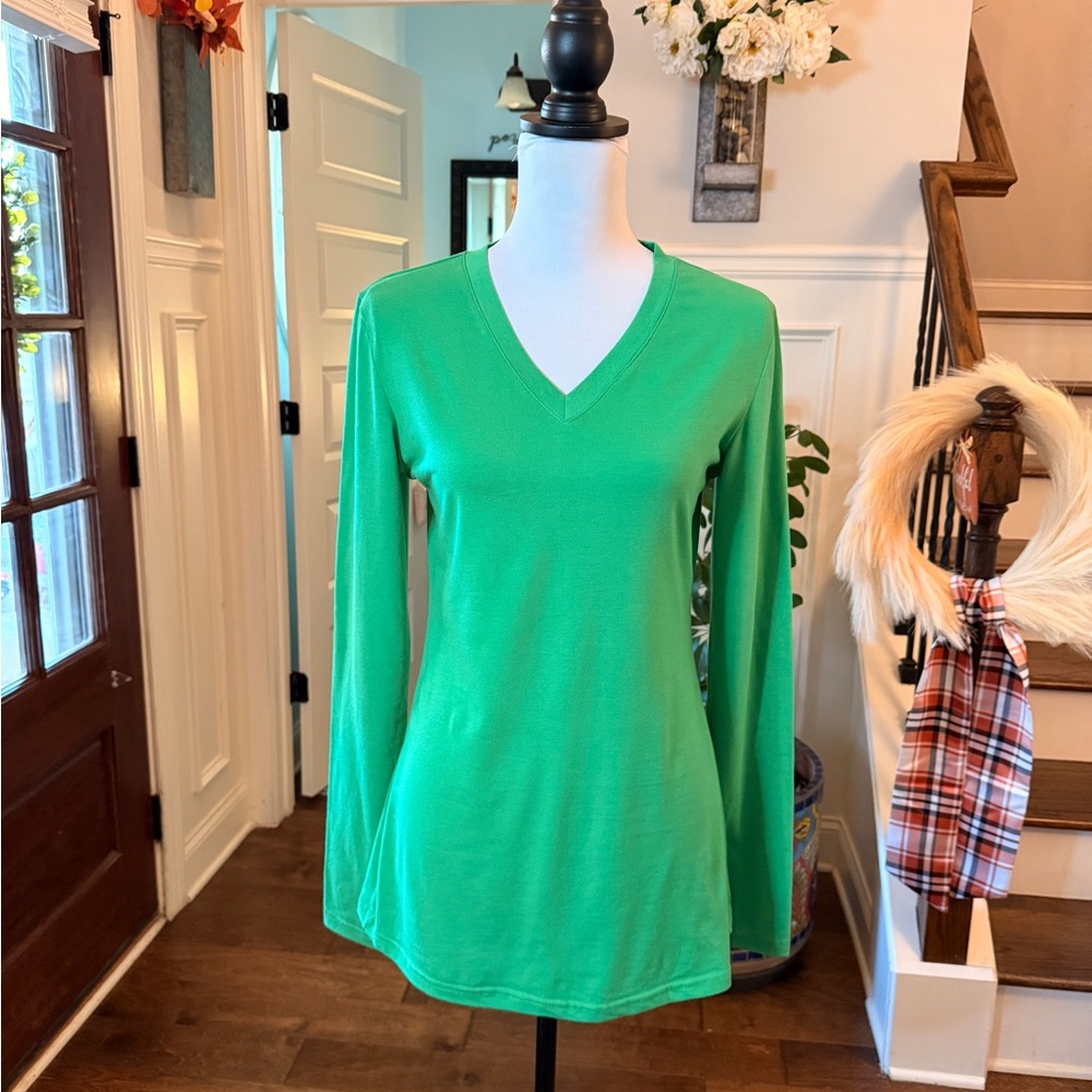 Found NWOT Green V-Neck Long Sleeve Women's Fitted Top